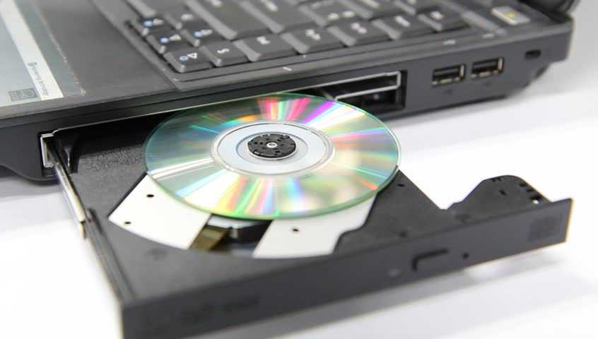 Дисковод ноутбука с диском