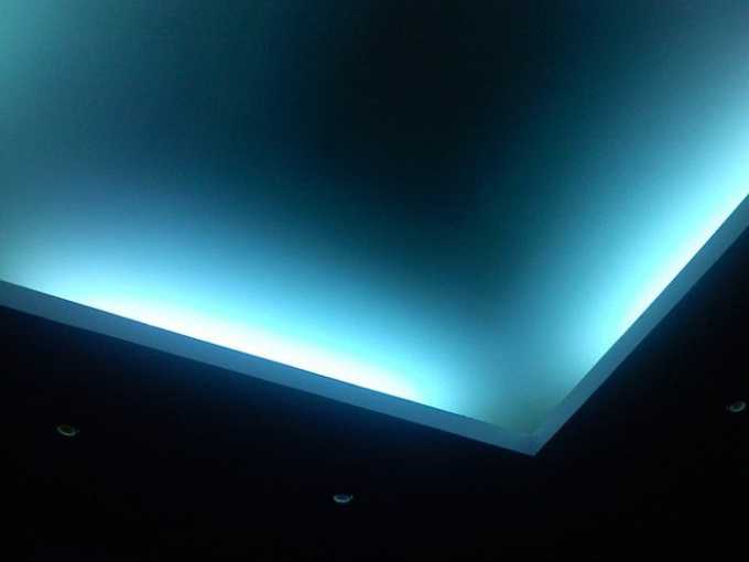 Как сделать подсветку натяжного потолка