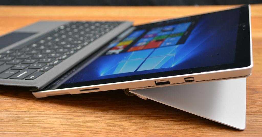 Полноценный USB-порт на планшете Surface Pro 4